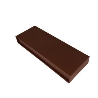 Pudełko opakowaniowe na czekoladki ze złotymi przekładkami