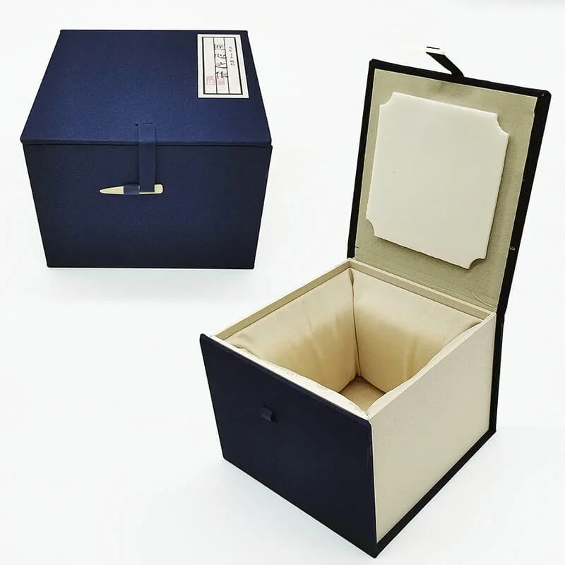 Securely Clamshell Protective Gift Box