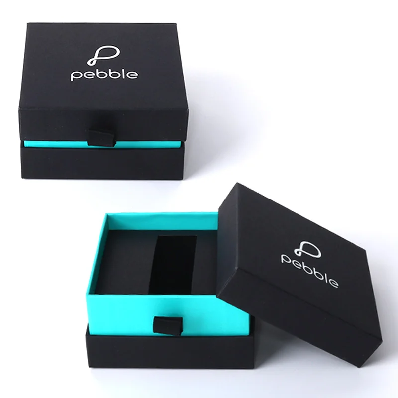 Pudełko na smartwatch z logo ze srebrnej folii